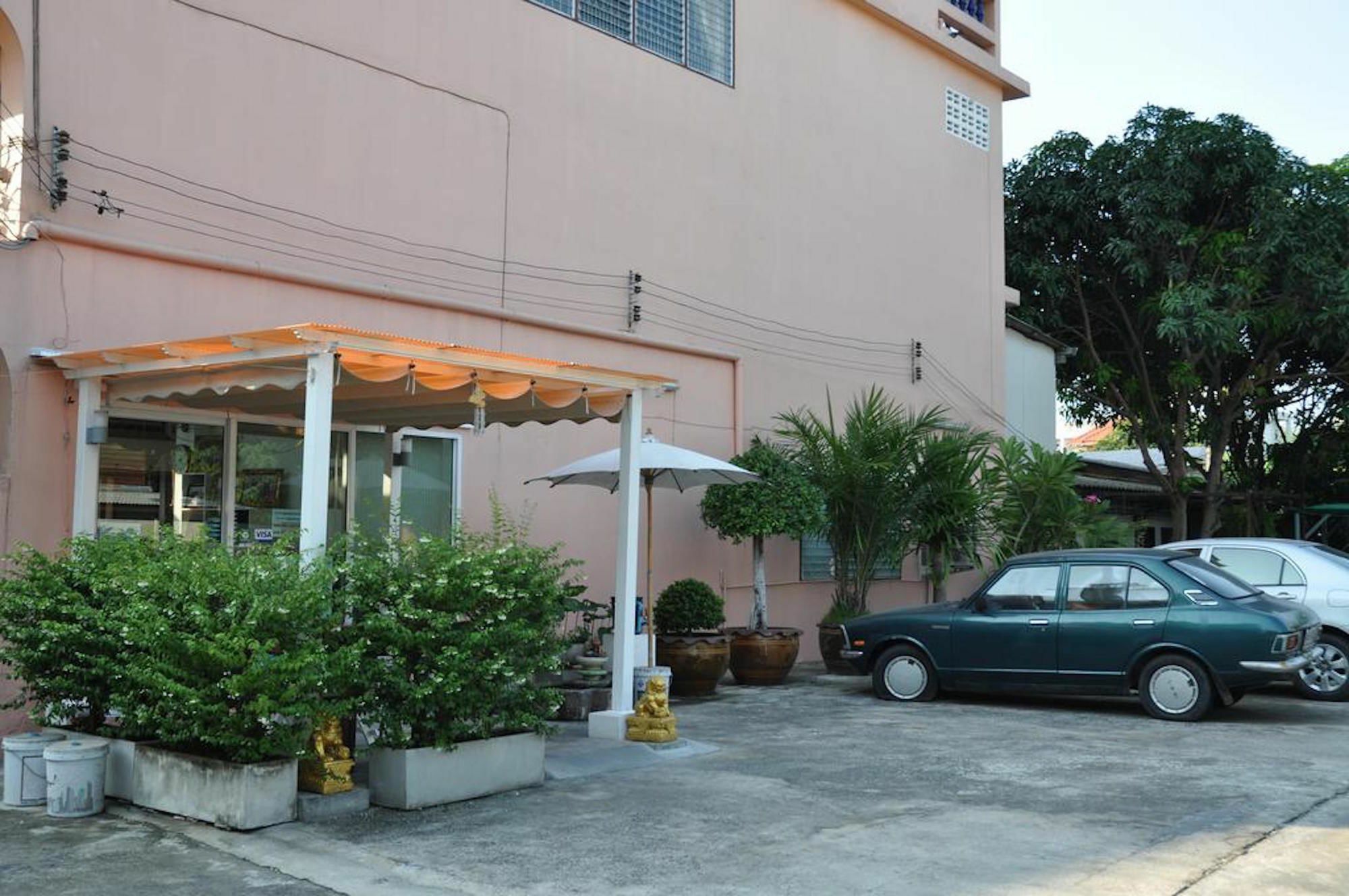Vareevara Apartment Bangkok Exterior photo