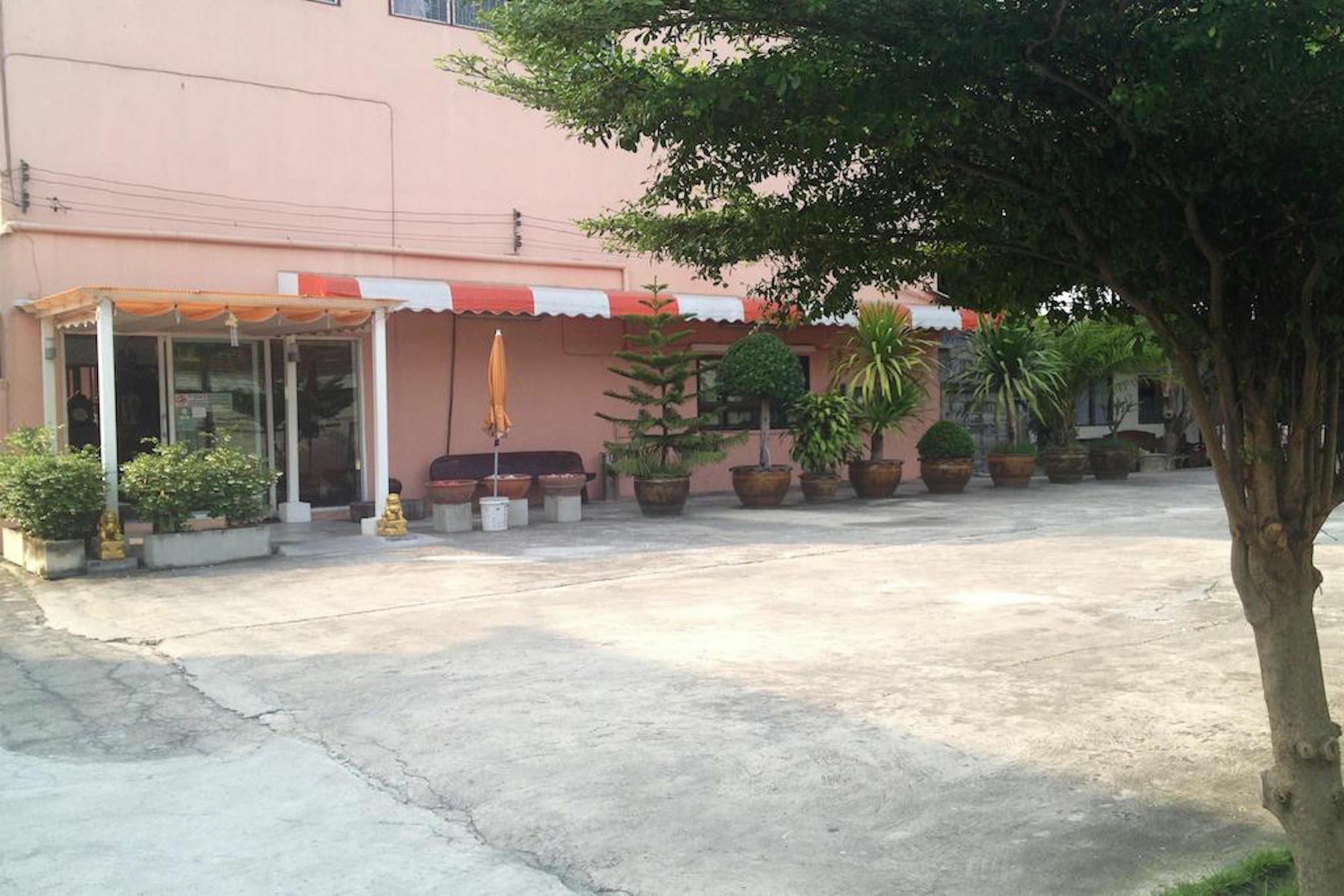 Vareevara Apartment Bangkok Exterior photo
